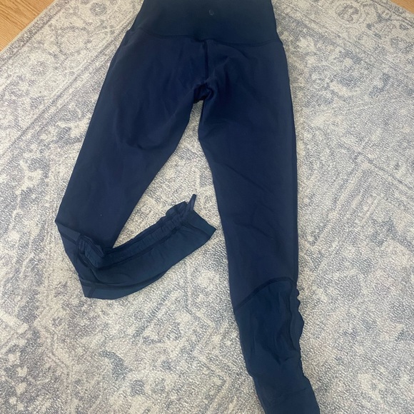 Lululemon High Waisted Mesh Scrunch Leggings size 8 dark navy blue - Picture 2 of 8